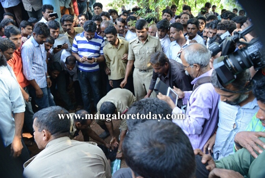 girl falls into well at Bejai 1